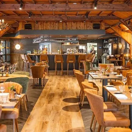 Chalet Wanama. Gelegen Op Het Vakantiepark Het Lierderholt Op De Veluwe. * Beekbergen