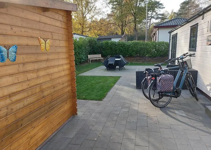 Chalet Wanama. Gelegen Op Het Vakantiepark Het Lierderholt Op De Veluwe. Chalet *