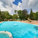 Chalet Wanama. Gelegen Op Het Vakantiepark Het Lierderholt Op De Veluwe.