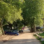 Chalet Wanama. Gelegen Op Het Vakantiepark Het Lierderholt Op De Veluwe. Beekbergen