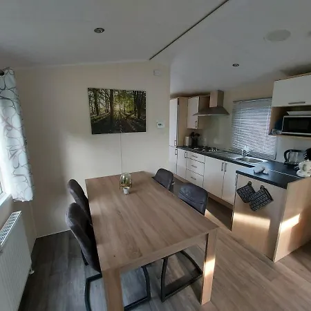 בקתה Chalet Wanama. Gelegen Op Het Vakantiepark Het Lierderholt Op De Veluwe. ביקברחן